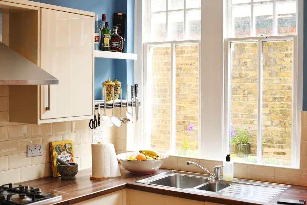 Three-Storey, Renovated 1890S Heritage Home In Spitalfields Market London Eksteriør bilde